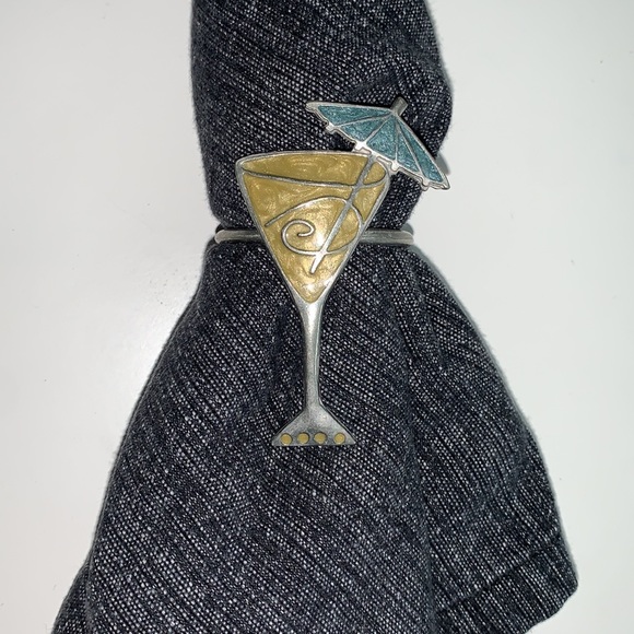 Set of Four napkins rings - Picture 2 of 6